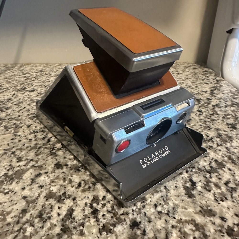 polaroid sx-70 land camera